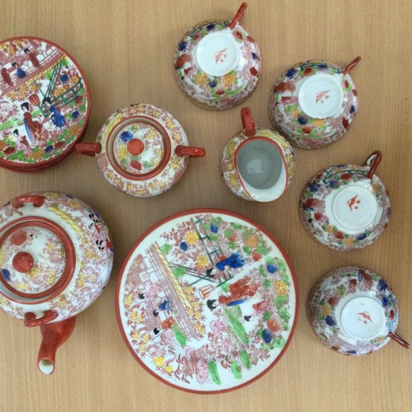 18pcs Vintage Japanese porcelain geisha teapot, creamer, bowl, cups, plates - Picture 2 of 11